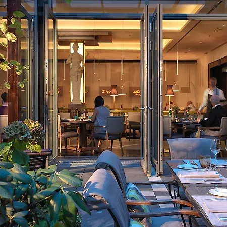 Hotel De 3*
